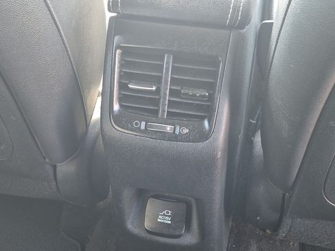 Used 2018 Kia Niro Touring FWD image 29