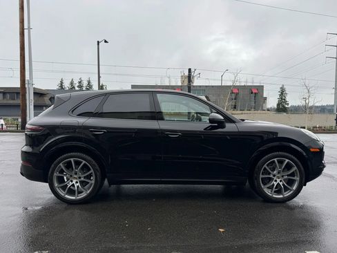 Used 2023 Porsche Cayenne w/ Sport Chrono Package (8LH) image 13