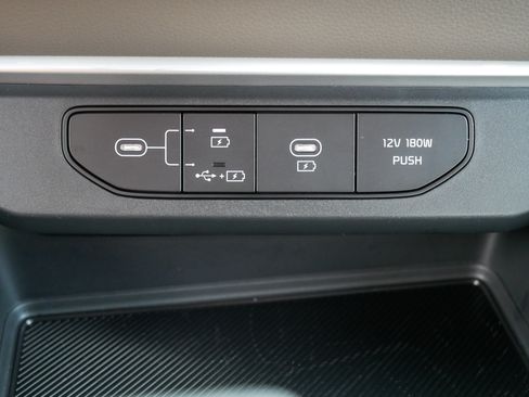 Certified 2026 Kia Carnival FWD image 33