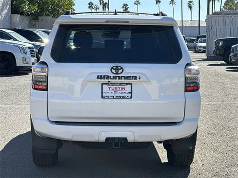Used 2022 Toyota 4Runner SR5 Premium image 5