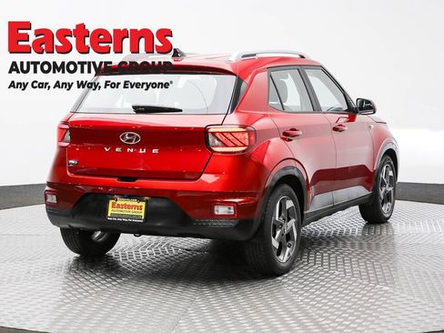 Used 2022 Hyundai Venue Limited image 5