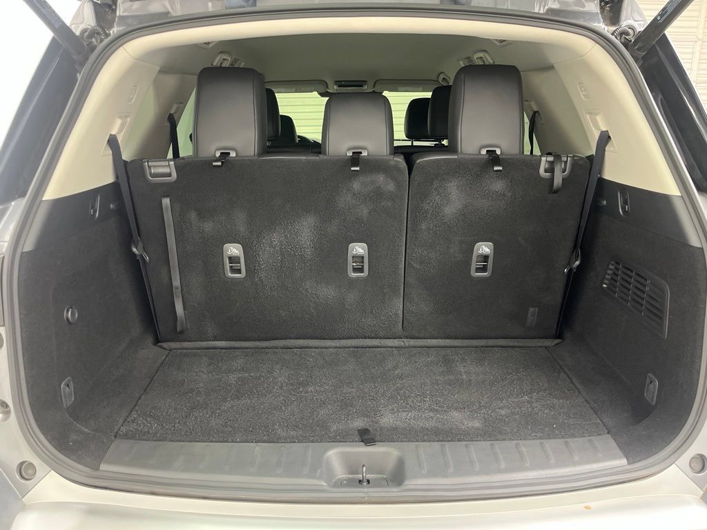 Used 2025 Nissan Pathfinder SL FWD image 25