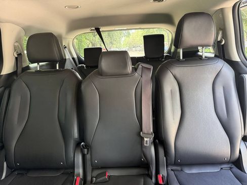 Used 2026 Kia Carnival FWD image 40
