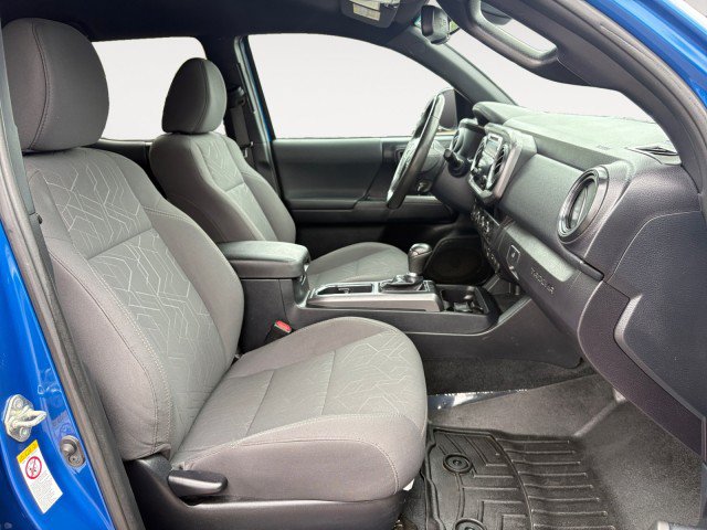 Used 2018 Toyota Tacoma TRD Sport AWD/4WD image 6