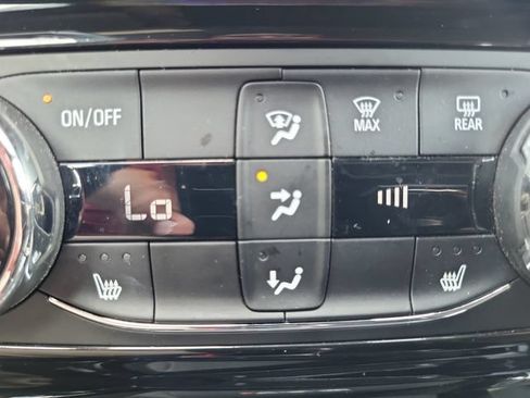 Used 2026 Chevrolet Trax RS w/ Sunroof Package FWD image 19