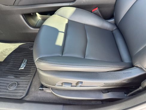 Used 2025 Cadillac XT6 Luxury image 13