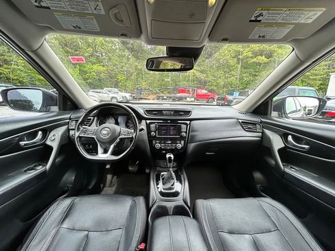 Used 2018 Nissan Rogue SL FWD image 12