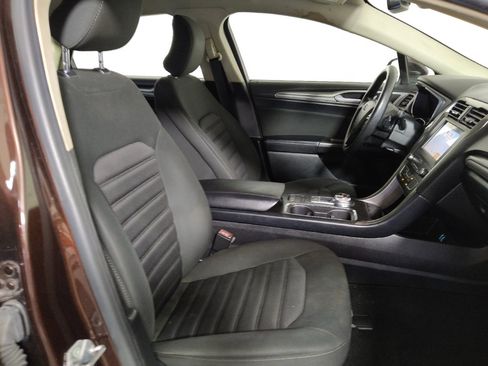 Used 2019 Ford Fusion SE FWD image 21