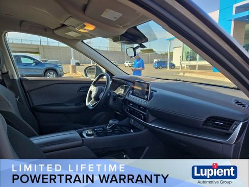 Used 2022 Nissan Rogue S AWD/4WD image 16