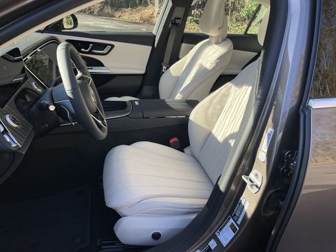 New 2026 Mercedes-Benz E 350 4MATIC Sedan image 21