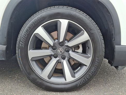 Certified 2023 Honda Pilot Touring image 8