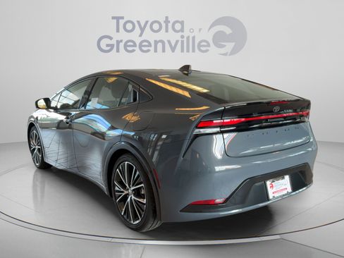 Used 2025 Toyota Prius XLE FWD image 4