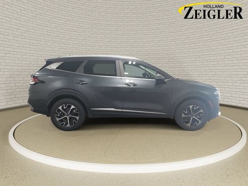 Used 2023 Kia Sportage EX AWD/4WD image 4