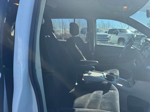 Used 2014 Dodge Grand Caravan SXT image 16