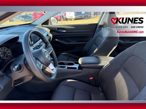 Used 2024 Nissan Altima 2.5 SV image 9