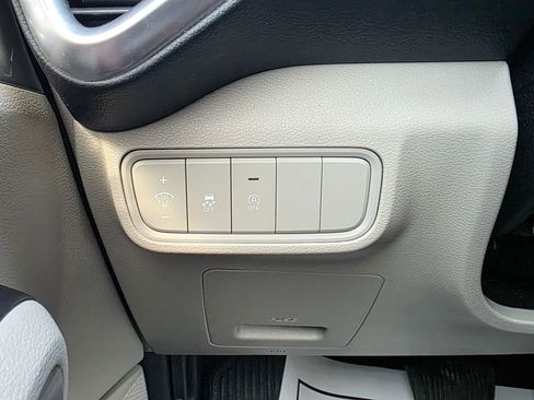 Used 2023 Kia Soul LX image 29