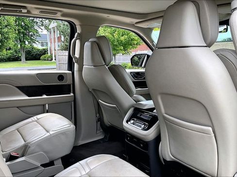 Used 2018 Lincoln Navigator Reserve AWD/4WD image 29