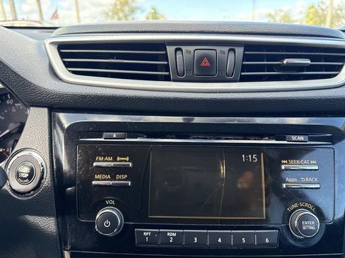 Used 2016 Nissan Rogue SV image 25