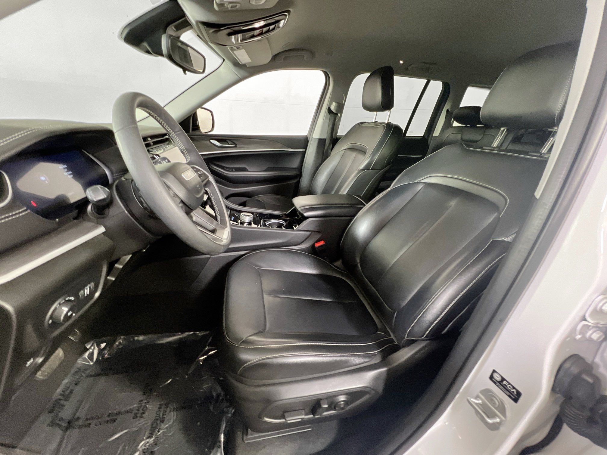 Used 2023 Jeep Grand Cherokee Limited AWD/4WD image 21