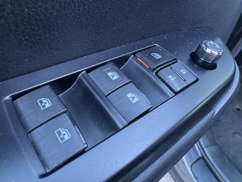 Used 2014 Toyota Highlander XLE image 10