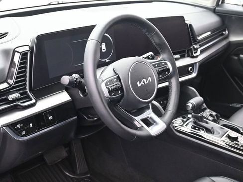 Used 2025 Kia Sportage SX image 16