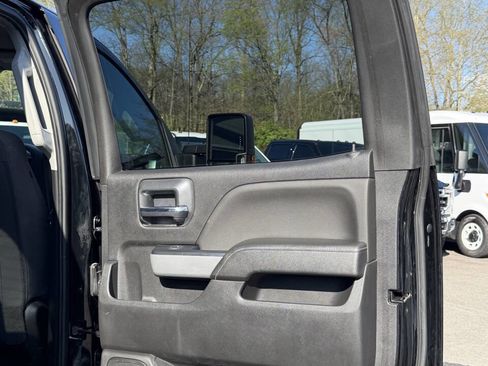 Used 2019 Chevrolet Silverado 2500 LT w/ Midnight Edition image 28