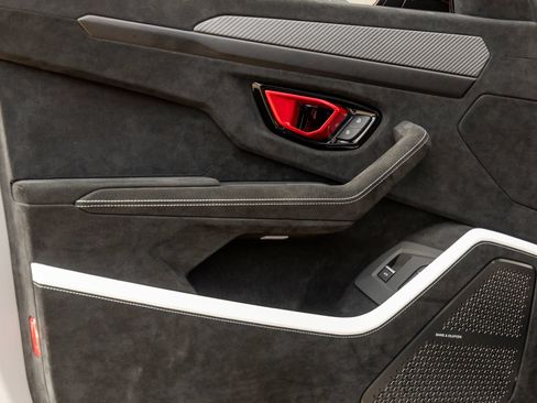 Used 2024 Lamborghini Urus Performante AWD/4WD image 29
