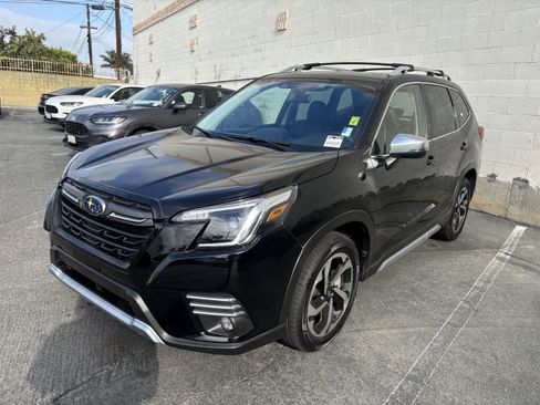 Used 2023 Subaru Forester Touring AWD/4WD image 2