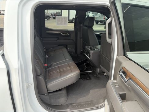 Used 2026 Chevrolet Silverado 1500 High Country w/ High Country Premium Package AWD/4WD image 14