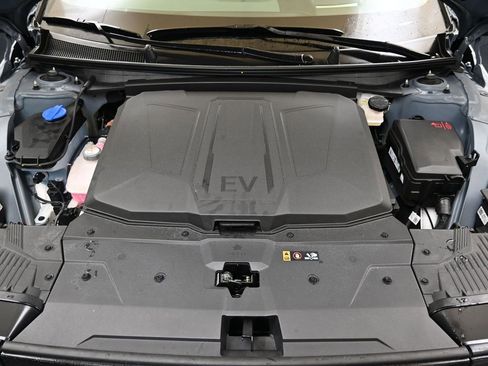 Used 2025 Hyundai Ioniq 5 Limited image 9