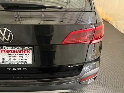 Certified 2022 Volkswagen Taos S image 18
