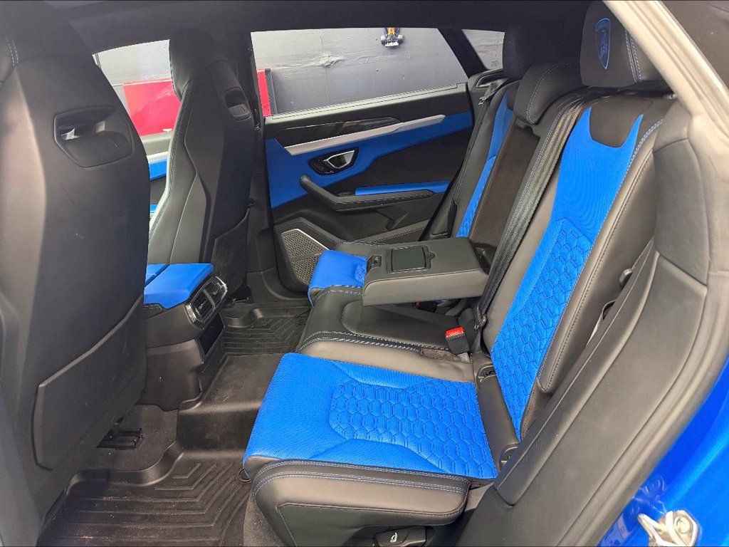 Used 2020 Lamborghini Urus AWD/4WD image 28