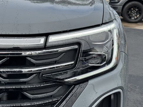 Used 2025 Volkswagen Atlas Peak Edition SE image 6