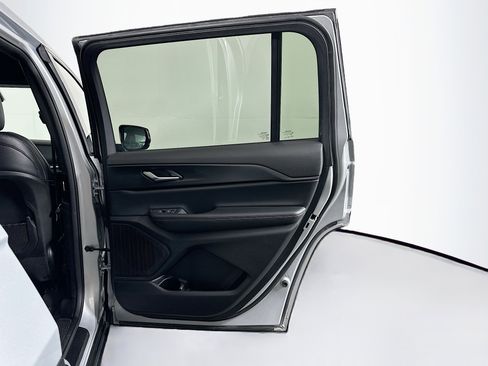 Used 2024 Jeep Grand Cherokee L Laredo image 31