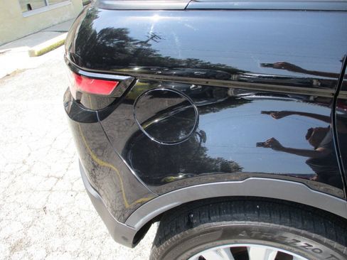 Used 2019 Land Rover Range Rover Evoque HSE AWD/4WD image 18