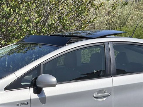 Used 2011 Toyota Prius Four w/ Solar Roof Pkg FWD image 3