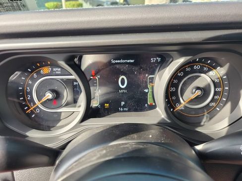 Used 2026 Jeep Wrangler Unlimited Rubicon AWD/4WD image 32