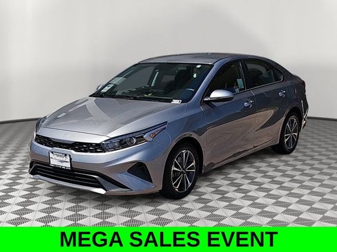 Used 2023 Kia Forte LXS w/ LXS Technology Package FWD image 7
