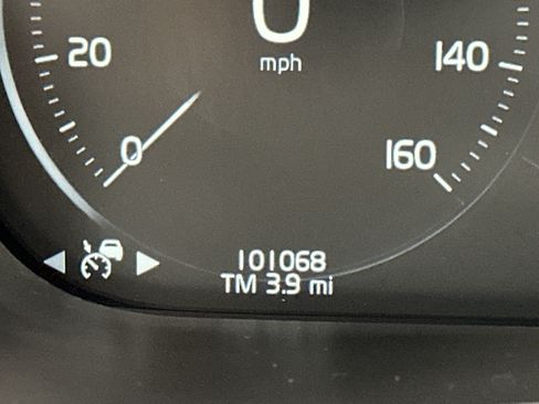 Used 2018 Volvo XC60 T5 Momentum w/ Convenience Package image 28