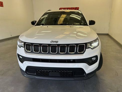 Used 2024 Jeep Compass Latitude AWD/4WD image 7
