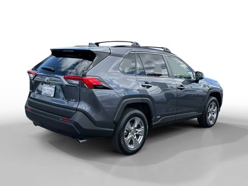 Used 2025 Toyota RAV4 LE AWD/4WD image 5