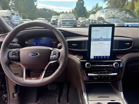 Used 2023 Ford Explorer King Ranch w/ Technology Package RWD image 11