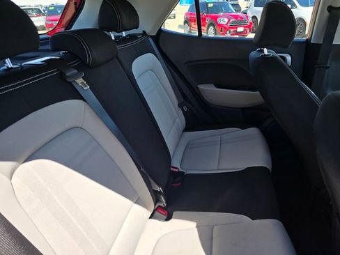 Used 2025 Hyundai Venue SEL FWD image 21