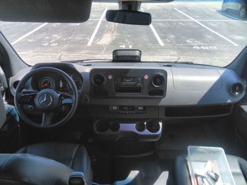 Used 2025 Mercedes-Benz Sprinter 2500 image 5