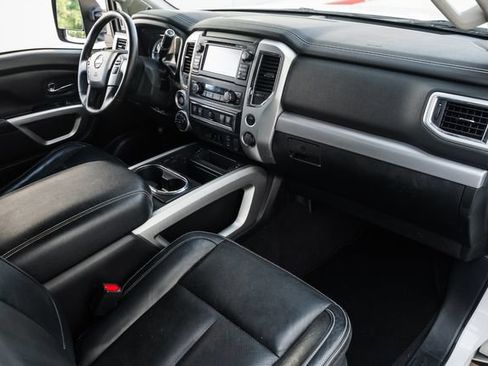Used 2018 Nissan Titan PRO-4X w/ Pro-4x Convenience Package AWD/4WD image 21