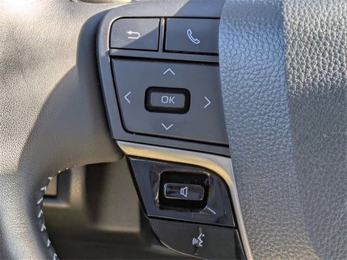 Used 2025 Toyota Camry SE image 21