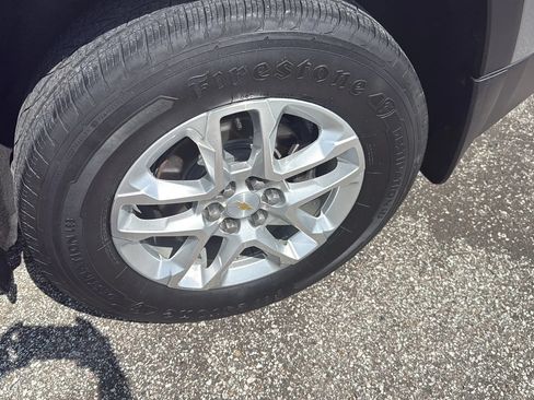 Used 2018 Chevrolet Traverse LT FWD image 12