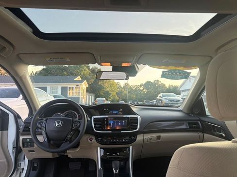 Used 2017 Honda Accord EX image 18