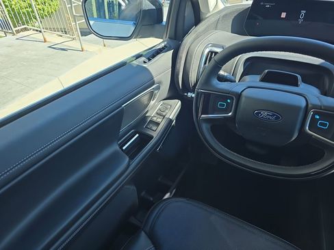 Used 2025 Ford Expedition Platinum w/ Driver's Package image 11