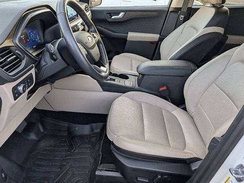 Used 2020 Ford Escape Titanium image 16